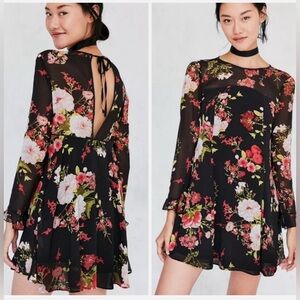Urban Outfitterster Kimchi Blue -Black Floral Dress